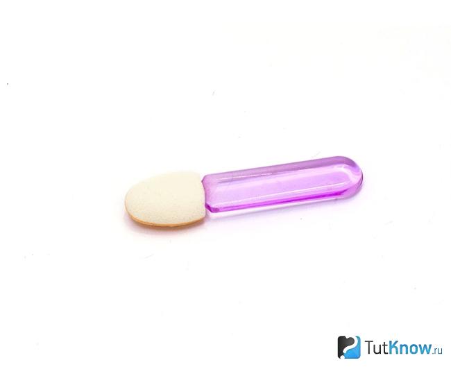 Аппликатор для нанесения втирки на ногти