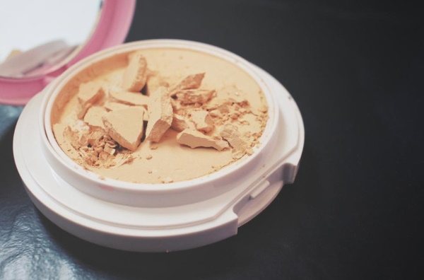 Разбилась пудра. Как восстановить, подобрать, починить, склеить